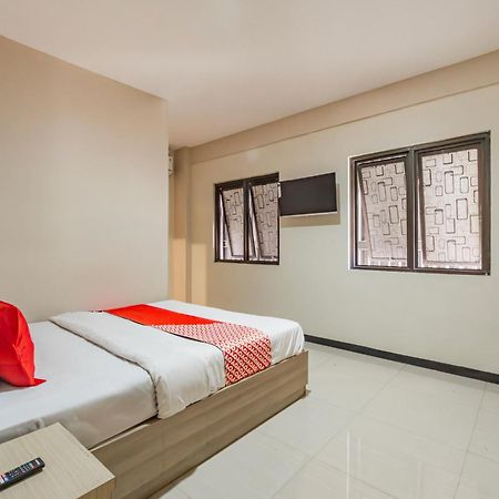Ace Business Hotel Galaxy Surabaya Esterno foto