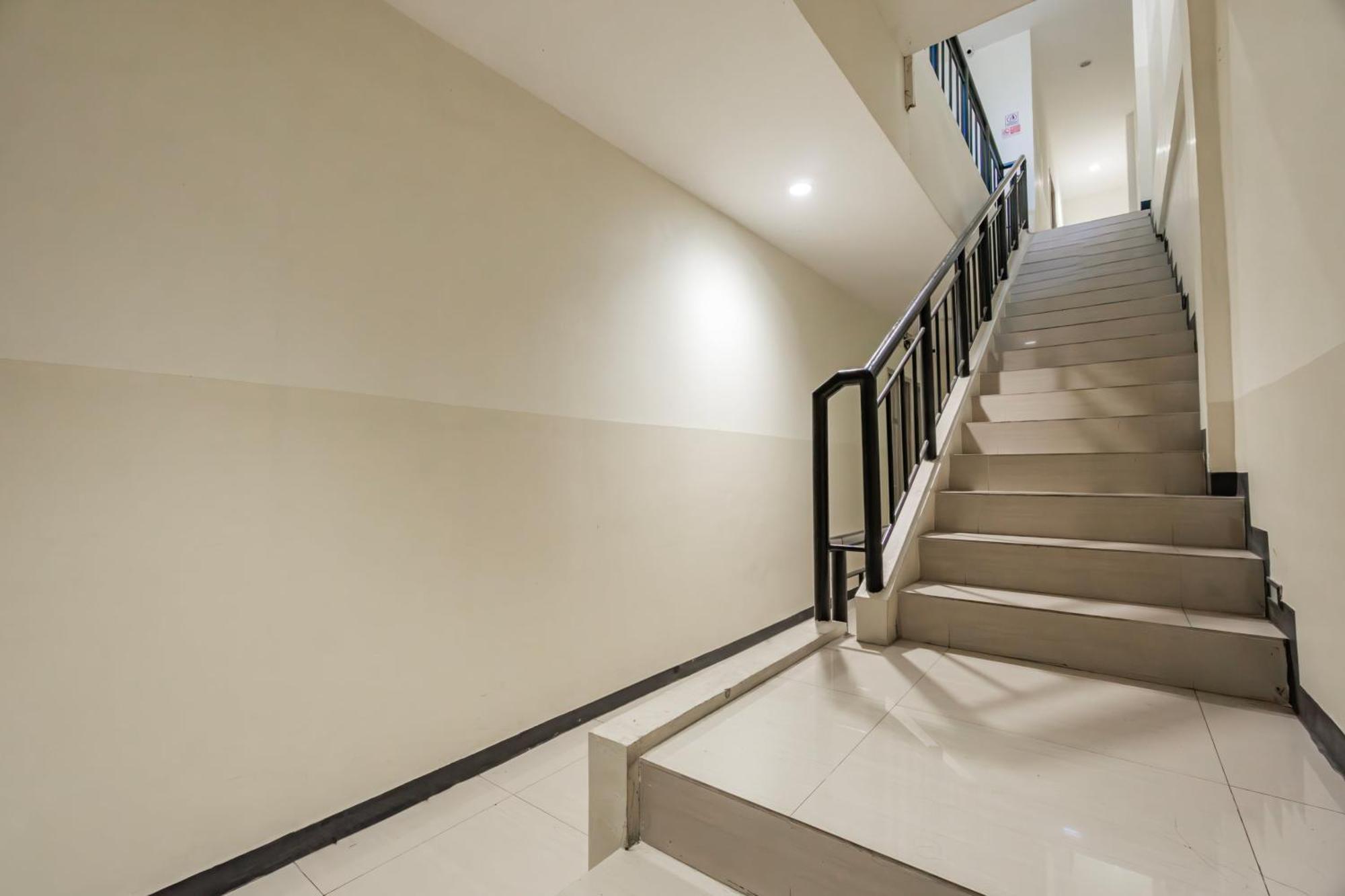 Ace Business Hotel Galaxy Surabaya Esterno foto