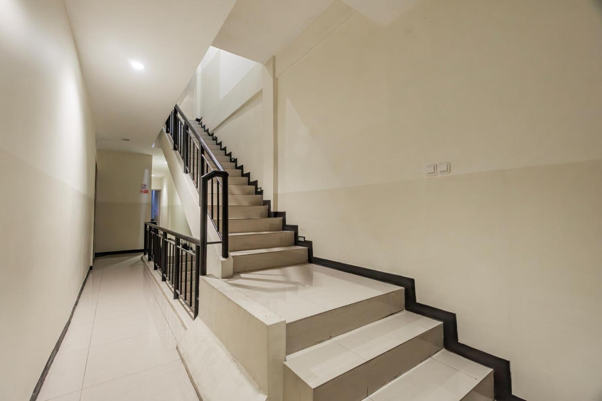 Ace Business Hotel Galaxy Surabaya Esterno foto