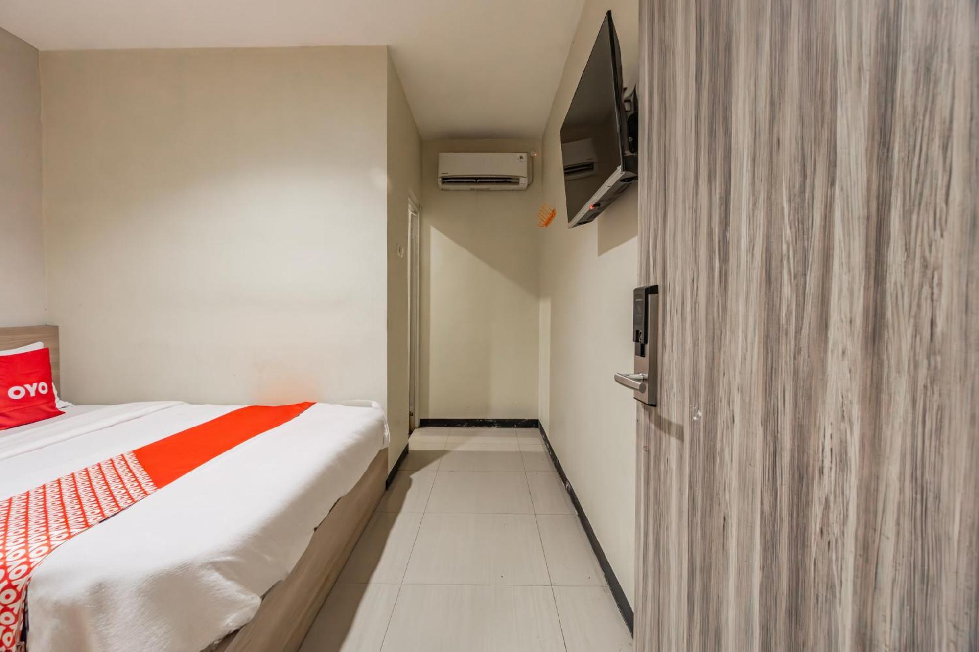 Ace Business Hotel Galaxy Surabaya Esterno foto