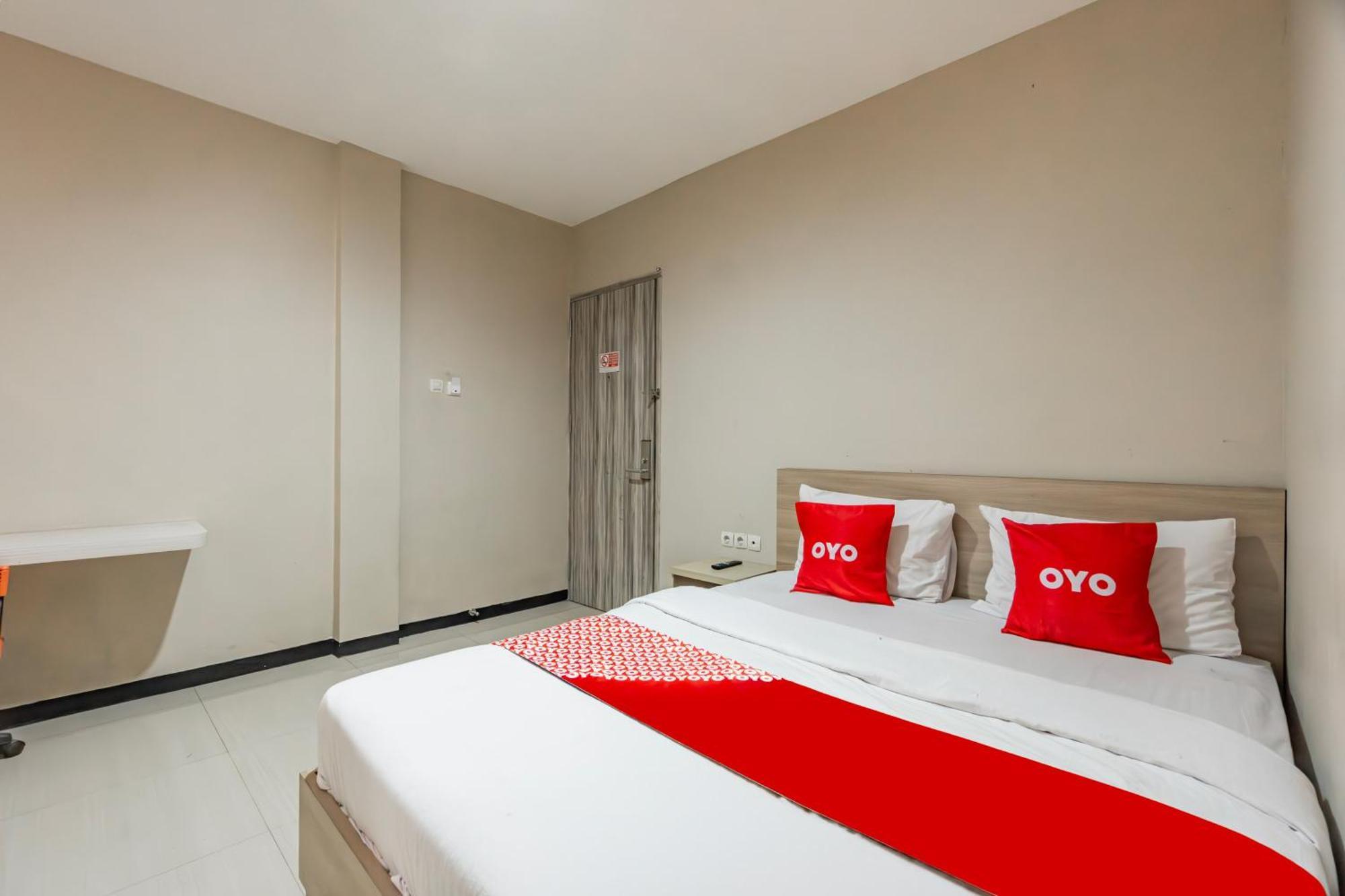 Ace Business Hotel Galaxy Surabaya Esterno foto