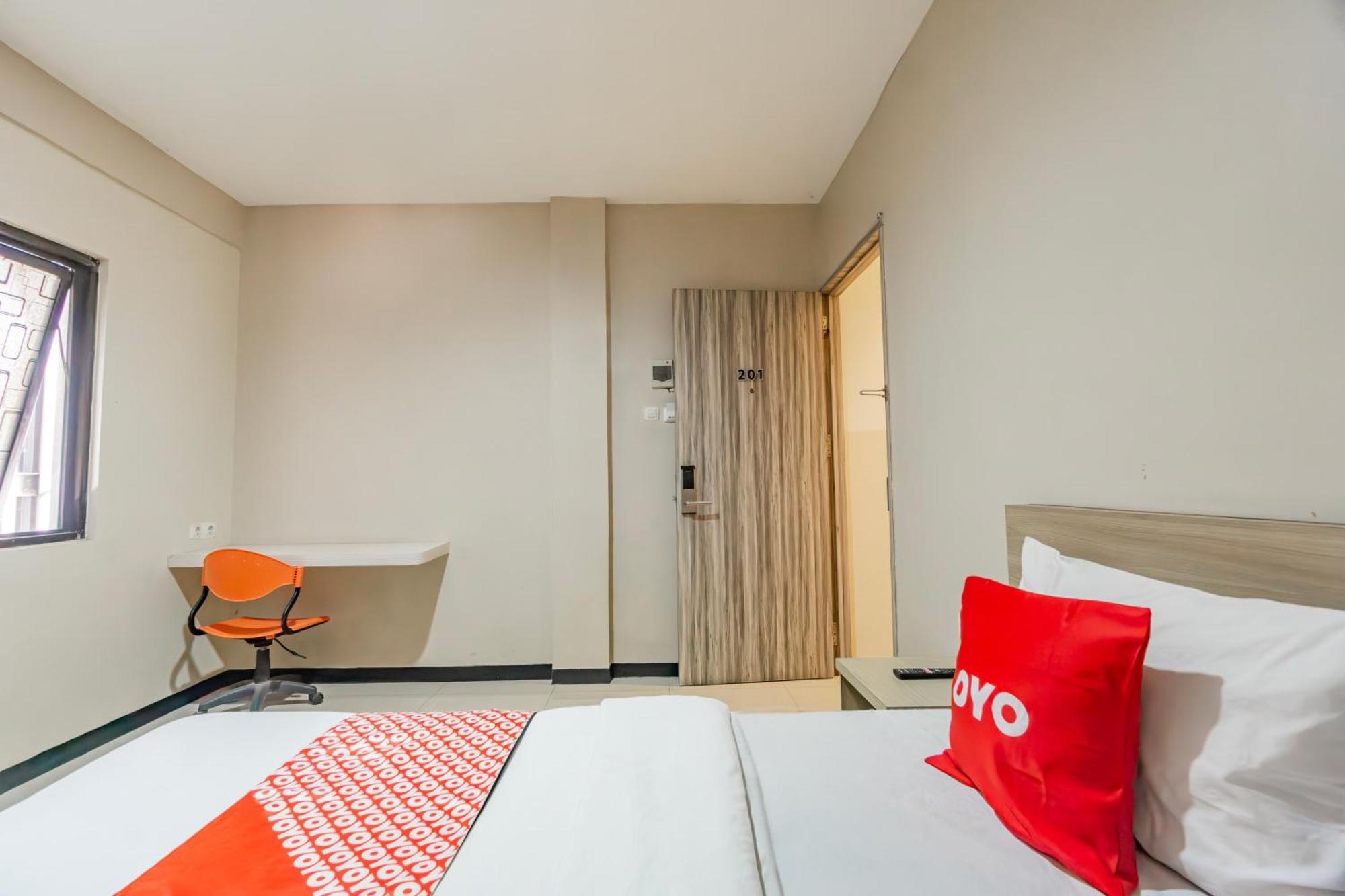 Ace Business Hotel Galaxy Surabaya Esterno foto