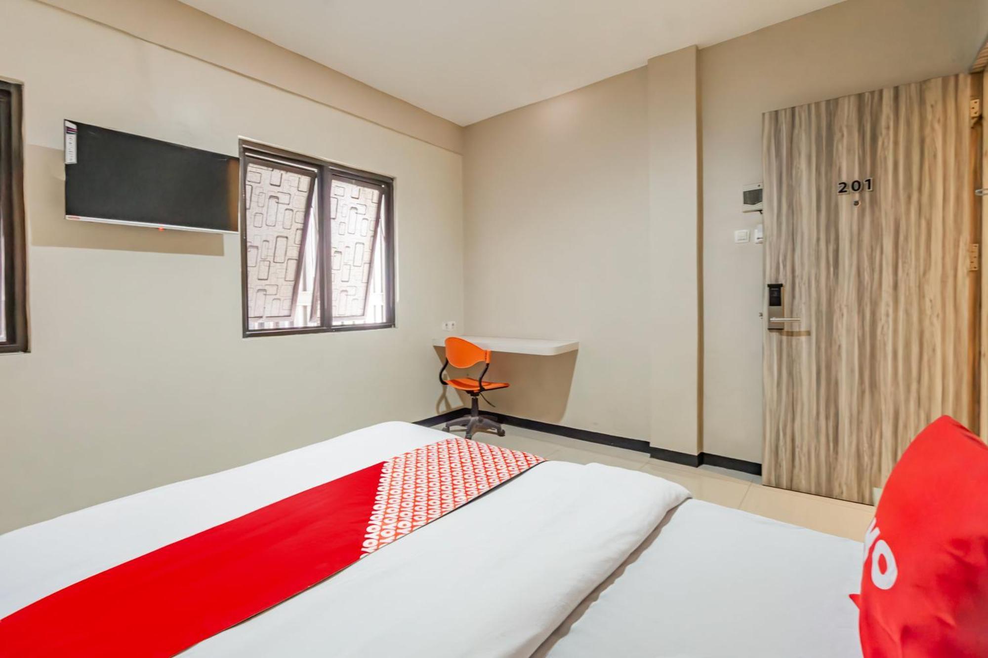 Ace Business Hotel Galaxy Surabaya Esterno foto