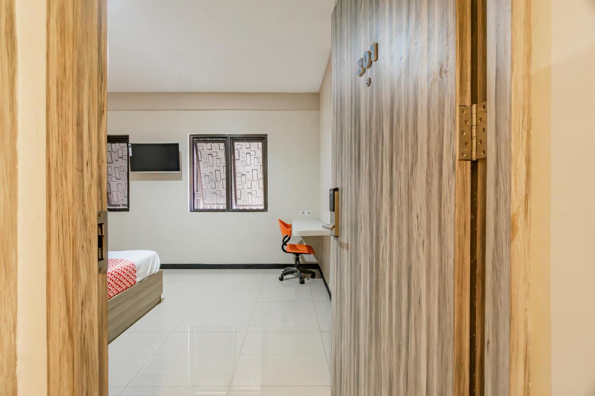 Ace Business Hotel Galaxy Surabaya Esterno foto